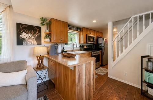 Leavenworth Cabin | Views | Hot Tub | Stargaze | Dogs | BBQ | Firepit