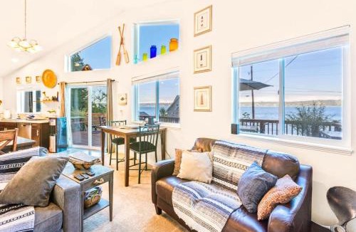 Brinnon House | Views of Hood Canal Mount Rainier & Wildlife