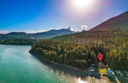 Brinnon House | Views of Hood Canal Mount Rainier & Wildlife
