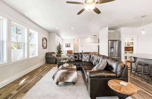 Eagle House | Views of the Foothills! Bring the WHOLE FAM + DOG(s)! Across the St to Mountain Bike Trails