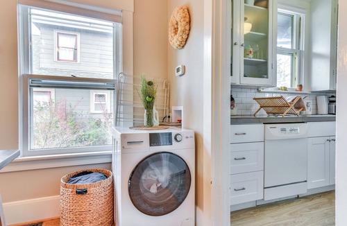 Sellwood-Moreland Cottage | Vintage Bungalow w/Porch in Sellwood