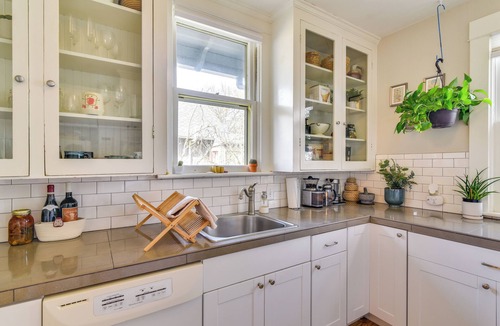 Sellwood-Moreland Cottage | Vintage Bungalow w/Porch in Sellwood