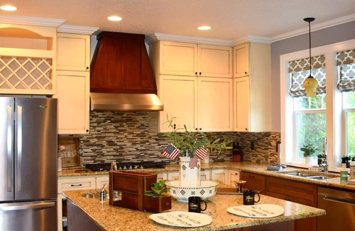 Coeur d'Alene House | Vintage Charmer Steps to Sherman Ave and Midtown with Backyard, Game Room and AC