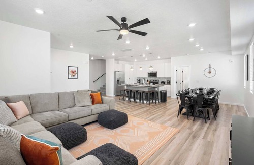St. George Condo | Vintage Desert 5 BDR Heated Pool Lazy River & Slide