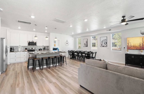 St. George Condo | Vintage Desert 5 BDR Heated Pool Lazy River & Slide