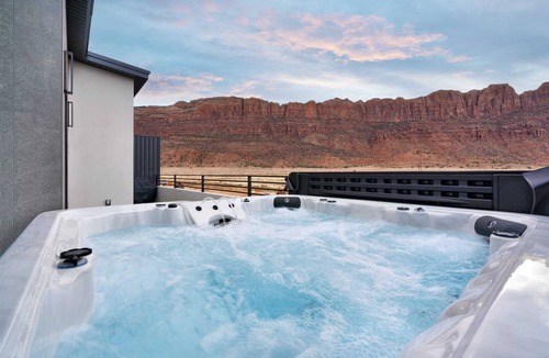 Moab South Valley Apartment | Vizcaya #5 - Moab's Newest Luxury Rental (Hot Tub)