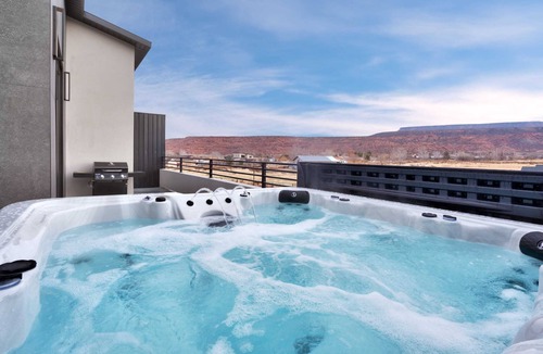 Moab South Valley Condo | Vizcaya #6 - Moab's Newest Luxury Rental (Hot Tub)