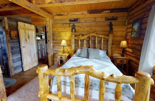 Monticello Resort | W-W: Western Town Retreat, 2 Cabins & Barndominium