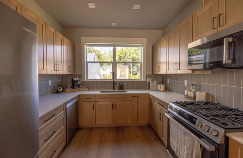 Beaverton House | “Wabi‑Sabi Japandi Home Mt. Hood View 3BR/2.5BA 12 Min to Nike & Intel”
