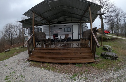 Compton House | Wagon Wheel, located on the mountain top bordering Lost Valley State Park