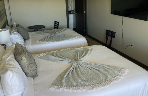 Davenport Resort | Wake to the best view on the lake!