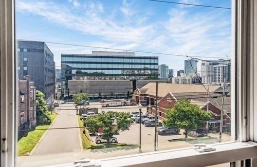 Rutledge Hill Condo | Walk 2 Broadway! Balcony! Free Parking!
