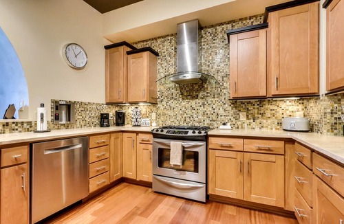 Coeur d'Alene Condo | Walk Downtown: Stunning Condo w/Attached Garage