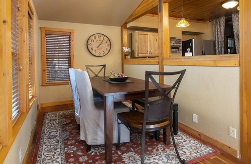Bend House | WALK EVERYWHERE! 4 BEDROOMS +BONUS RM & QUAINT BACKYARD
