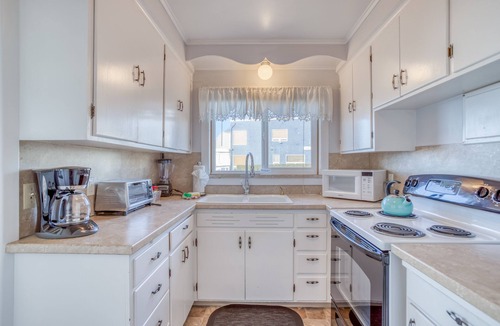 Depoe Bay House | Walk Out Your Door to a Spectacular, Panoramic Oceanfront View of Depoe Bay!