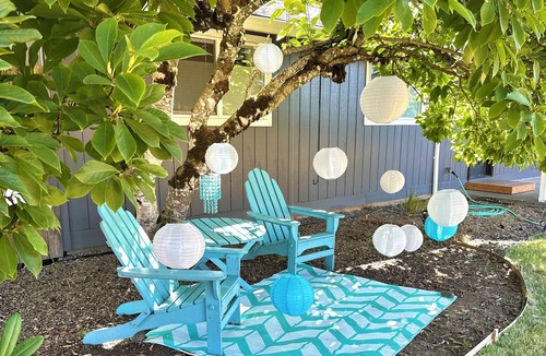Dundee House | Walk to 9 Wineries & Red Hills Market Firepit Trellis Swing Fast Wifi