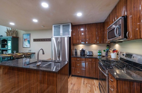 North Park City Condo | Walk to Base & Lifts, Historic Main Street, Starbucks, Grocery, Cole Sport, On Free Bus Line!