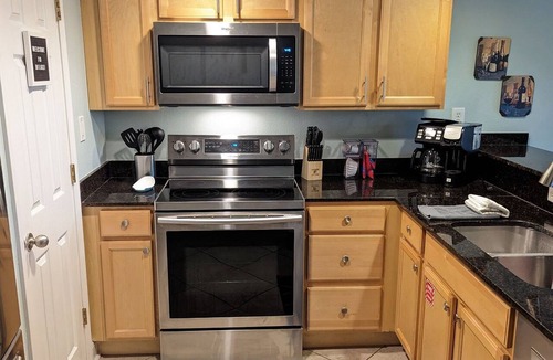 Biloxi Condo | Walk-to-Beach Condo with Resort Pool