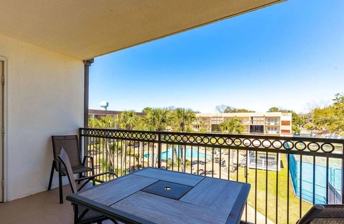 Biloxi Condo | Walk-to-Beach Condo with Resort Pool