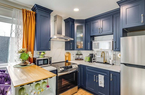 Anacortes Apartment | Walk to Beach: Historic Downtown Anacortes Studio