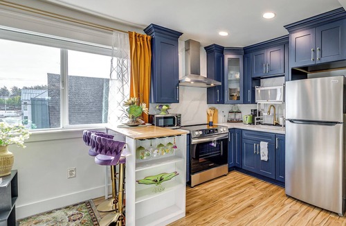 Anacortes Apartment | Walk to Beach: Historic Downtown Anacortes Studio