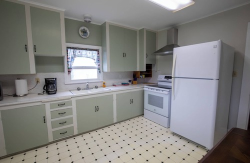 Forks House | Walk to Downtown King Bed Near Olympic Beaches