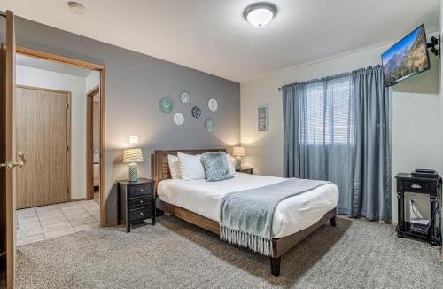 Downtown Leavenworth Apartment | Walk to Downtown Leavenworth, Coaster, Festivities, Oktoberfest, Christmas Lights, Maifest