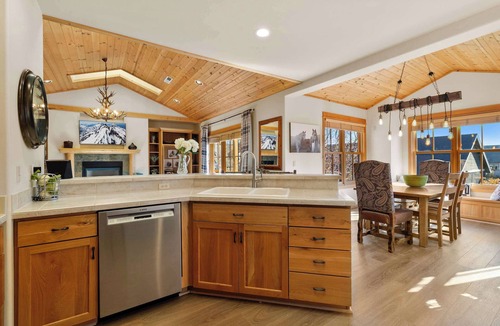 Sisters House | Walk to Downtown with Pool, Hot Tub + more access