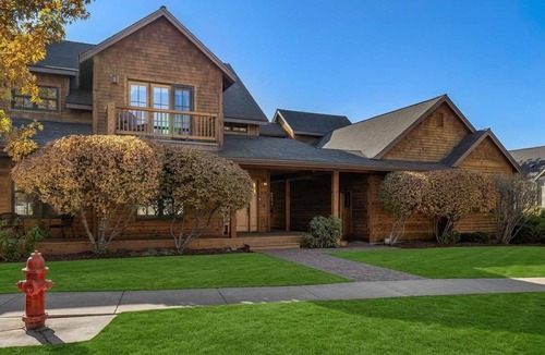 Sisters House | Walk to Downtown with Pool, Hot Tub + more access