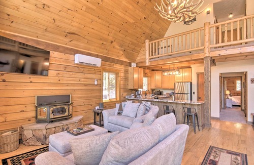 Duck Creek Village Cabin | Walk to Duck Creek Village: A-Frame Getaway!