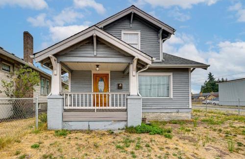 Puyallup House | Walk to Eats and Events! Downtown Puyallup Home