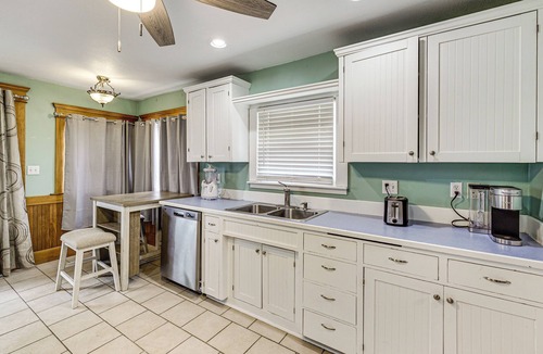 Puyallup House | Walk to Eats & Events! Downtown Puyallup Home