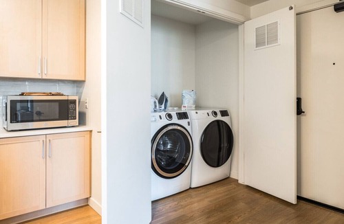 Boise Apartment | Walk to Everything Boise, Hot Tub, King Bed, Gym