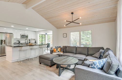 Anderson Island House | Walk to Lake: Anderson Island Escape w/Fire Pit