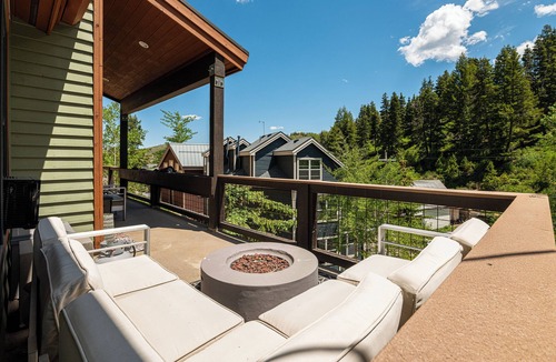 Park City House | Walk to Main St | 5BR w/Elevator, Hot Tub & 4 Decks