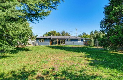 Medford House | Walk to Rogue X: Medford Family Home w/Large Yard