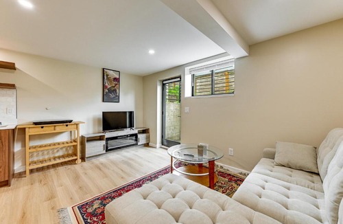 Seattle Metro Area Apartment | Walk to Seward Park, Near Lumen! Pet-Friendly Apt