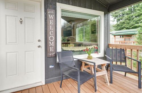 Beaver House | Walk to Sol Duc River! Cozy Home Near Forks