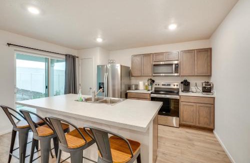 Cheney House | Walk to The Plains Golf Course: Getaway in Cheney!