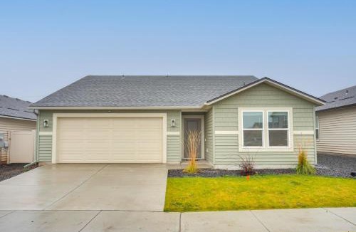 Cheney House | Walk to The Plains Golf Course: Getaway in Cheney!