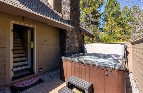 Sunriver House | Walk to the Village, Hot Tub, SHARC pass, AC, Games, Bikes, Grill, Pet-Friendly