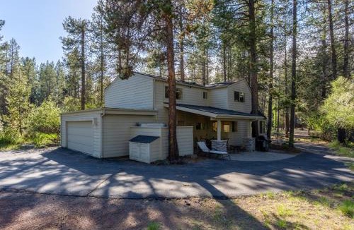 Sunriver House | Walk to the Village, Hot-tub, AC, Bikes,SHARC,BBQ The Village Nook at Backwoods