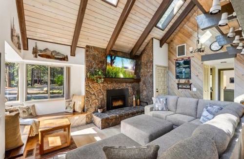 Sunriver House | Walk to the Village, Hot-tub, AC, Bikes,SHARC,BBQ The Village Nook at Backwoods