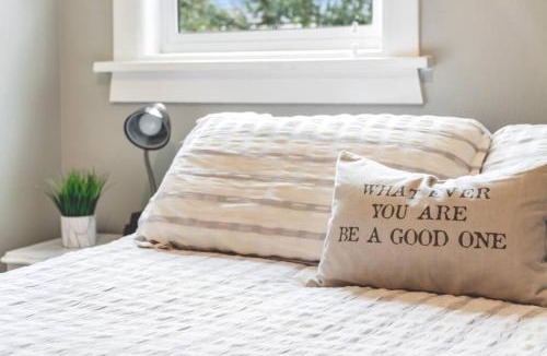 North End Apartment | Walk to the waterfront! The Cozy Cottage