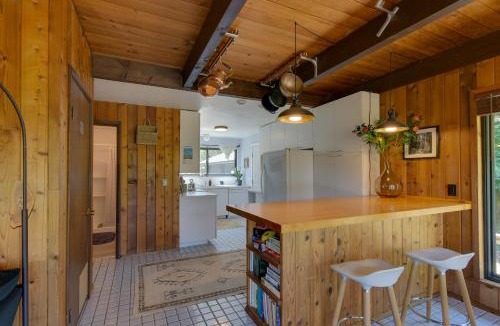 Hoodsport House | Walk to Water! Lake Kokanee Cabin w/Mtn Views