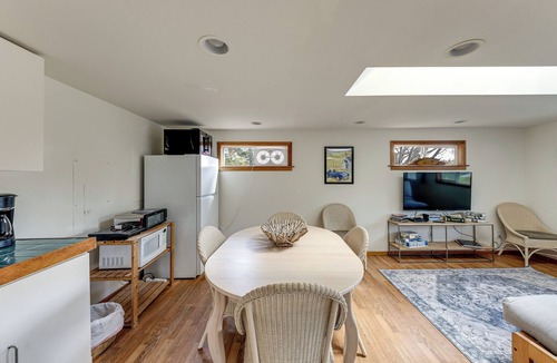 Friday Harbor Apartment | Walkable, Dog Friendly! Friday Harbor Stay w/Deck