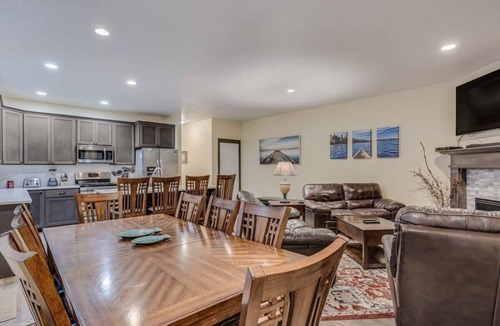 Garden District House | Walkable Downtown Coeur d'Alene Townhome w/Gas Fireplace & Bikes