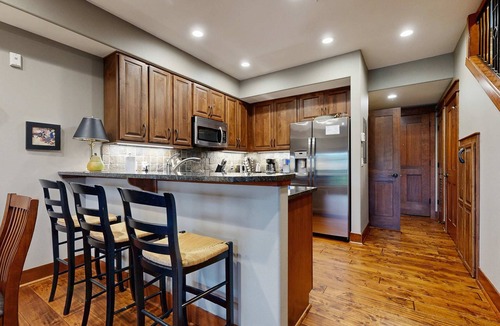 Coeur d'Alene Condo | Walkable Getaway 2BR Steps from Dining & Trails