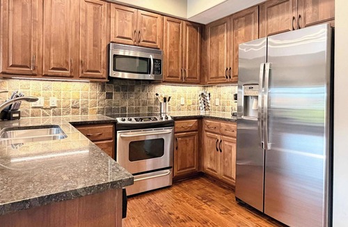 Coeur d'Alene Condo | Walkable Getaway 2BR Steps from Dining & Trails