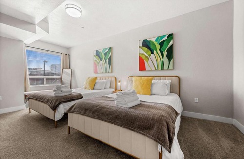Fairpark Apartment | Walkable SLC 2BR Delta & Airport